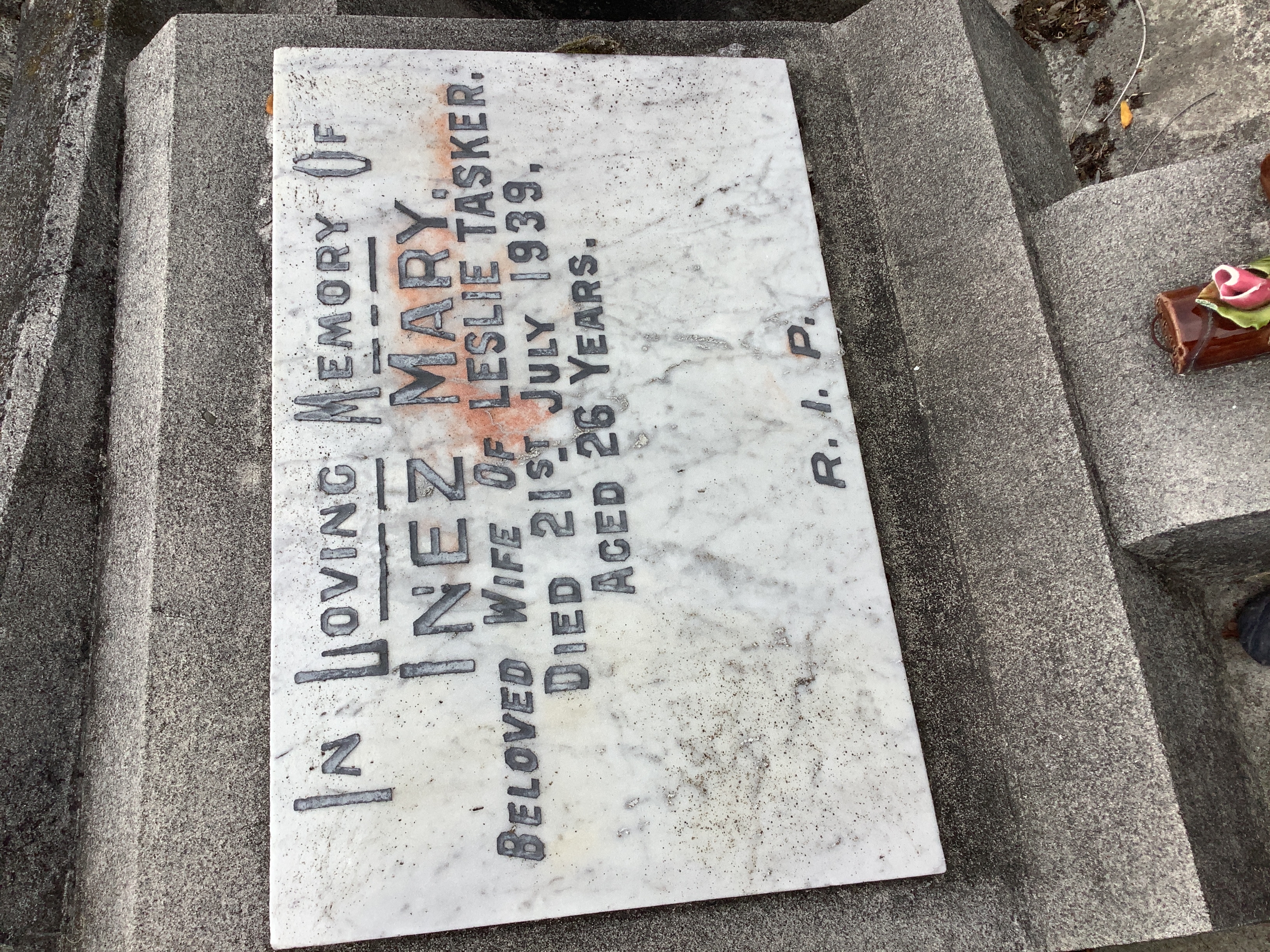headstone